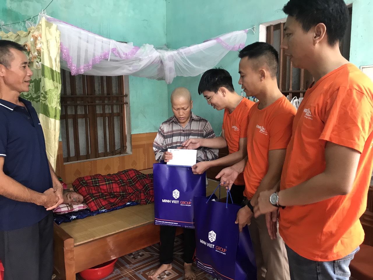 Nối dài những vòng tay yêu thương